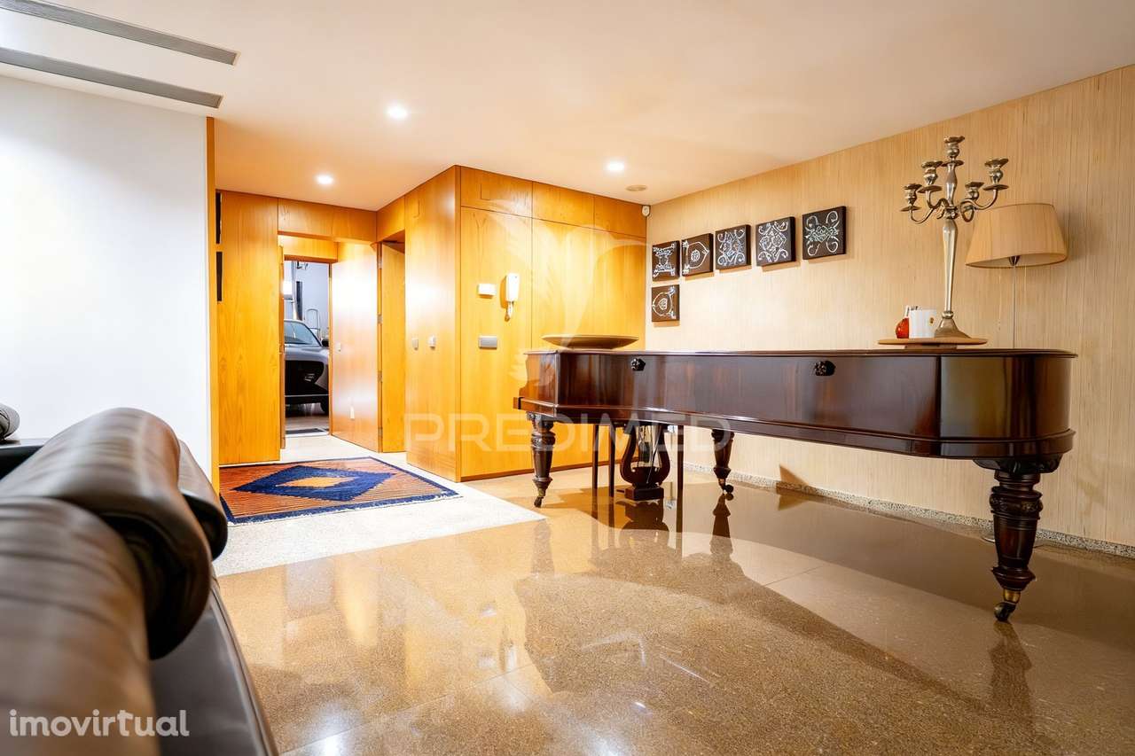 Moradia de Luxo T5 com 3 Suites | Piscina Interior Aquecida | Eleva... - Grande imagem: 4/34