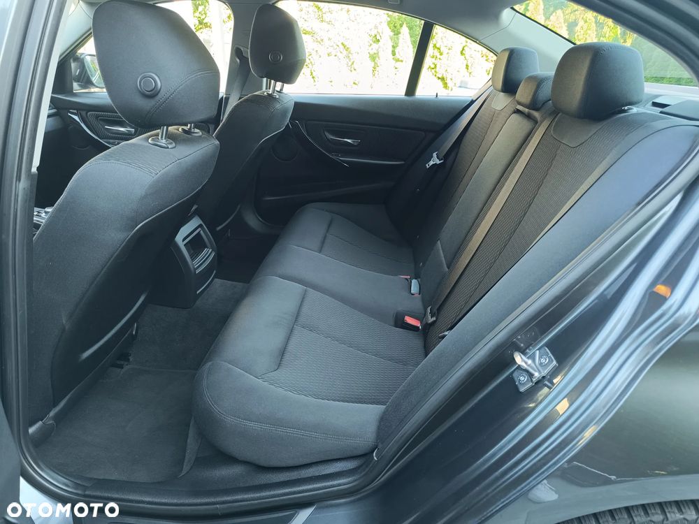 BMW Seria 3 318d - 15