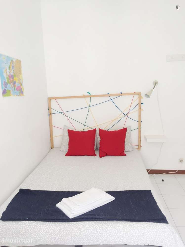 Quarto - localizado em Anjos Lisbon - Grande imagem: 3/18