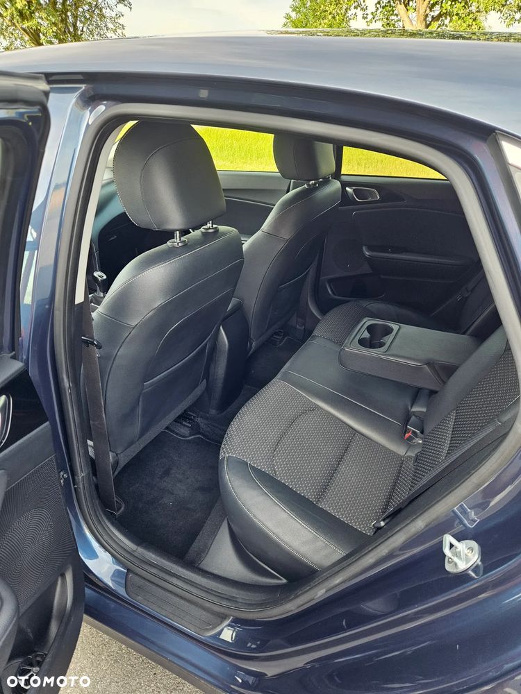 Kia Ceed 1.4 L - 12