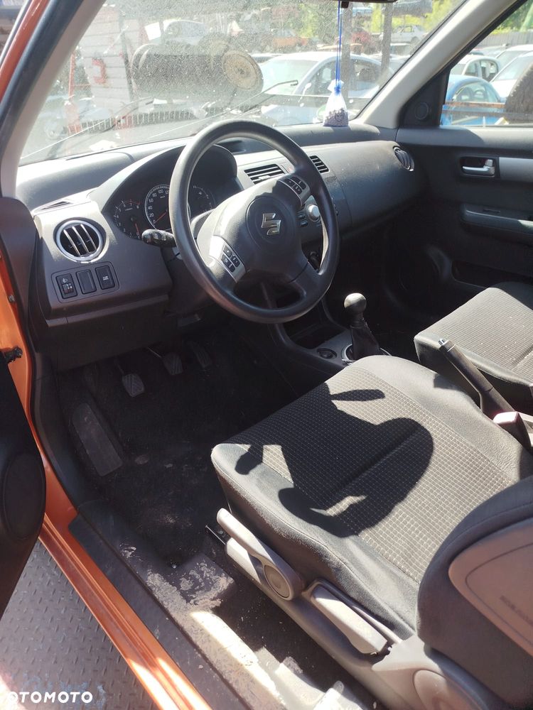 Suzuki Swift na części. - 6
