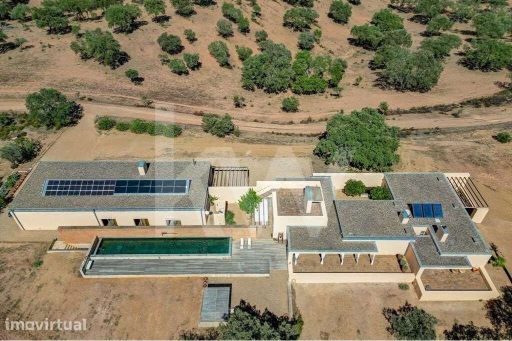 Moradia Moderna em Taipa e Betão em herdade no coração do Baixo Alente - Grande imagem: 4/60