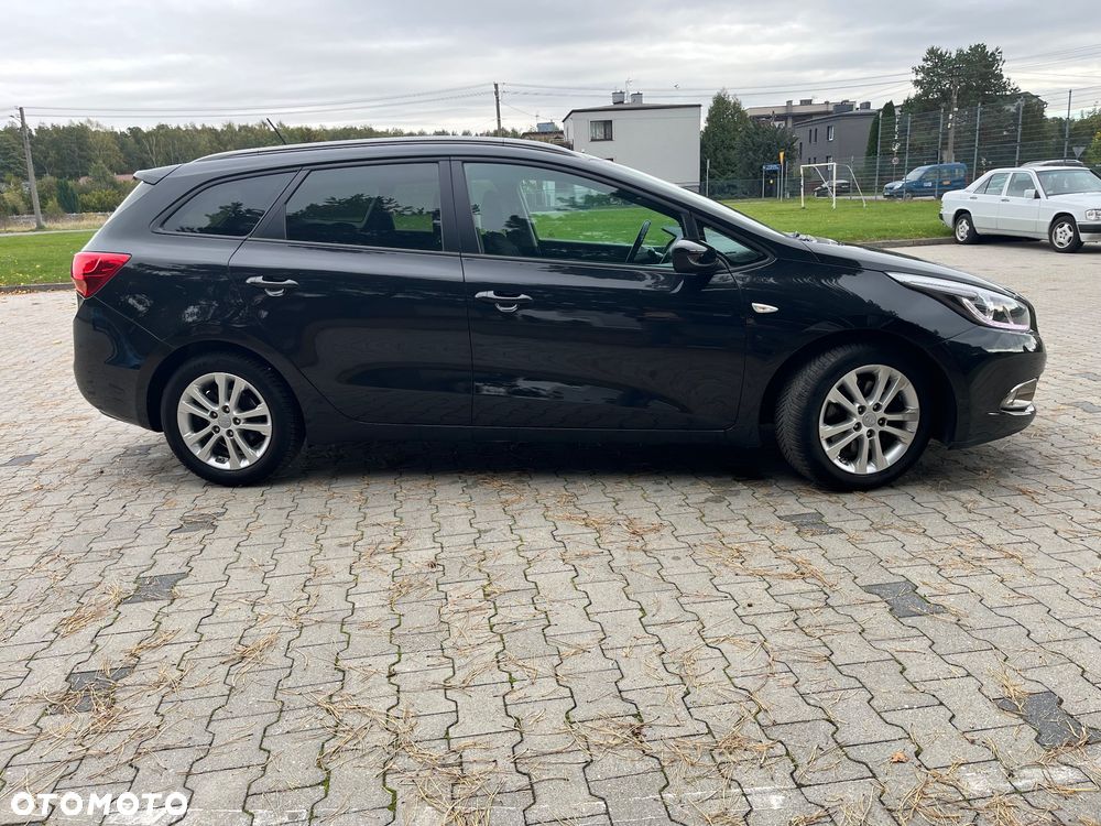 Kia Ceed - 32