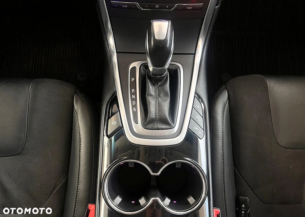 Ford Edge 2.0 TDCi Bi-Turbo 4x4 ST-LINE - 19