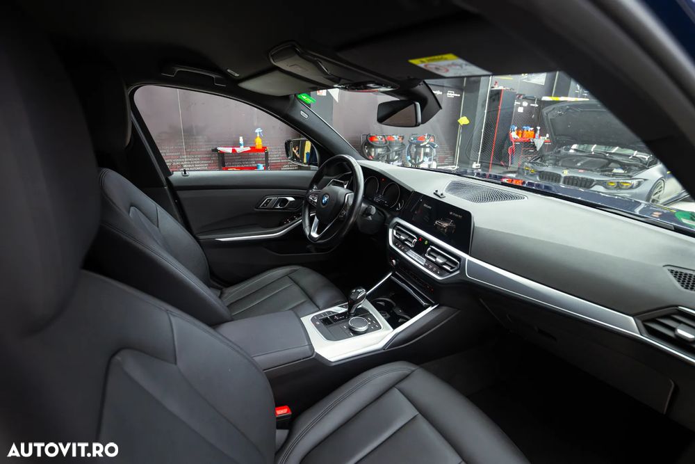 BMW Seria 3 318d Aut. - 14