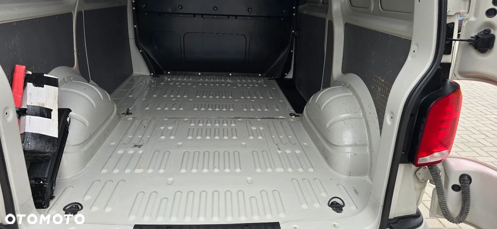 Volkswagen Transporter - 9