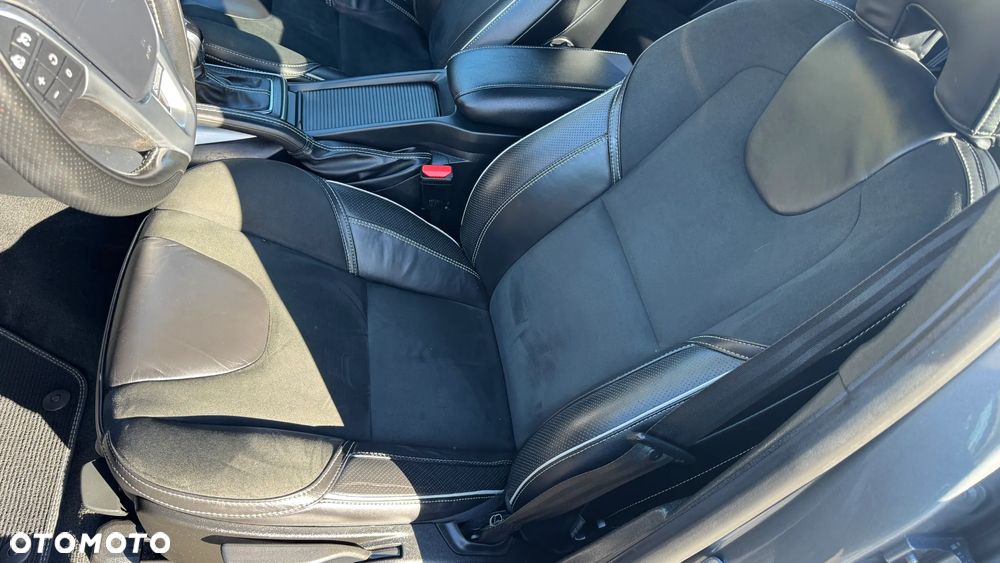 Volvo V40 D3 Geartronic RDesign - 16