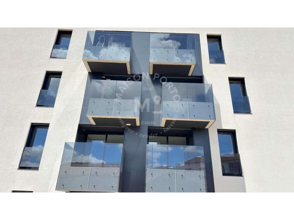 Apartamento T1 com Varanda e Estacionamento em Prédio com Rooftop c... - Grande imagem: 2/18
