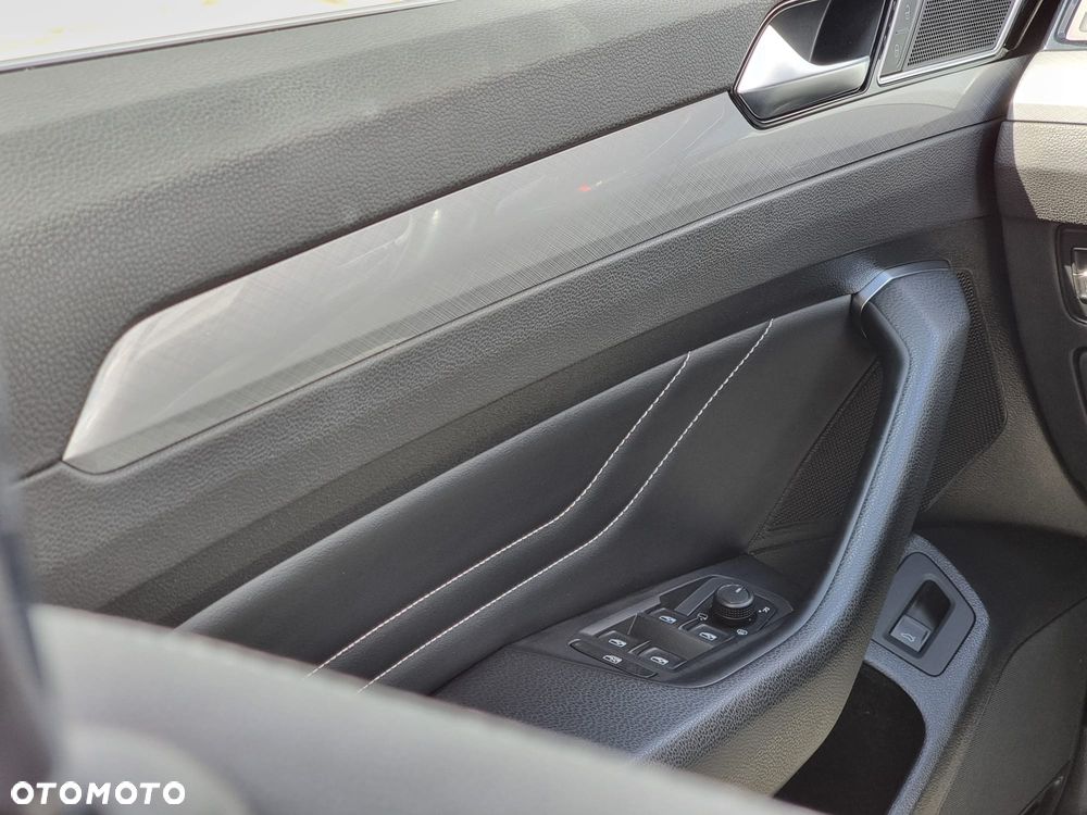 Volkswagen Passat 2.0 TSI Business DSG - 17