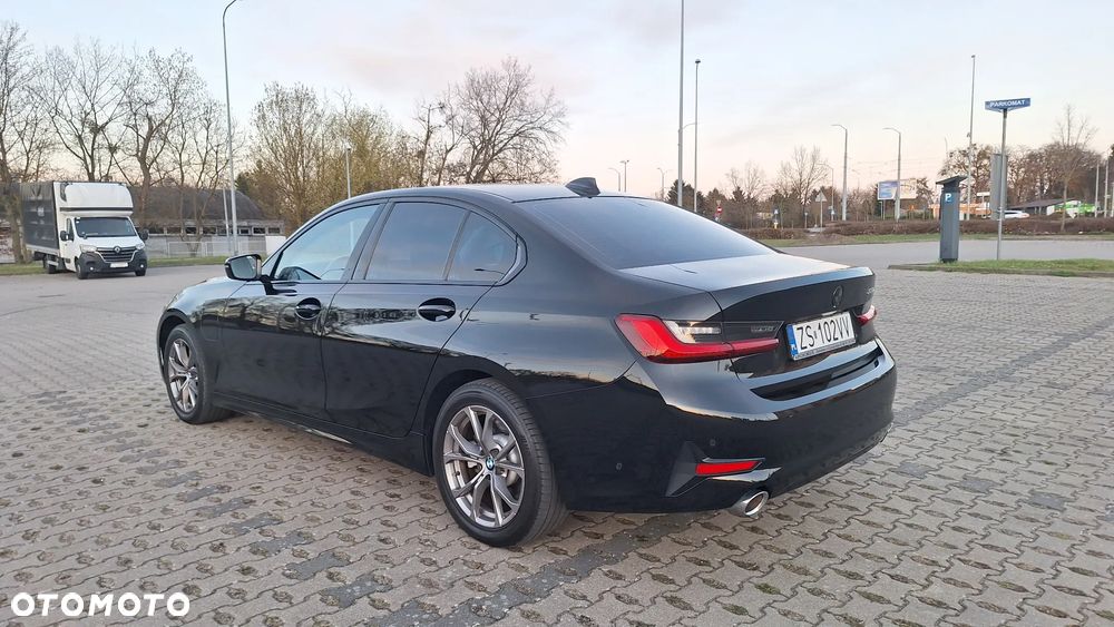 BMW Seria 3 330e M Sport - 5
