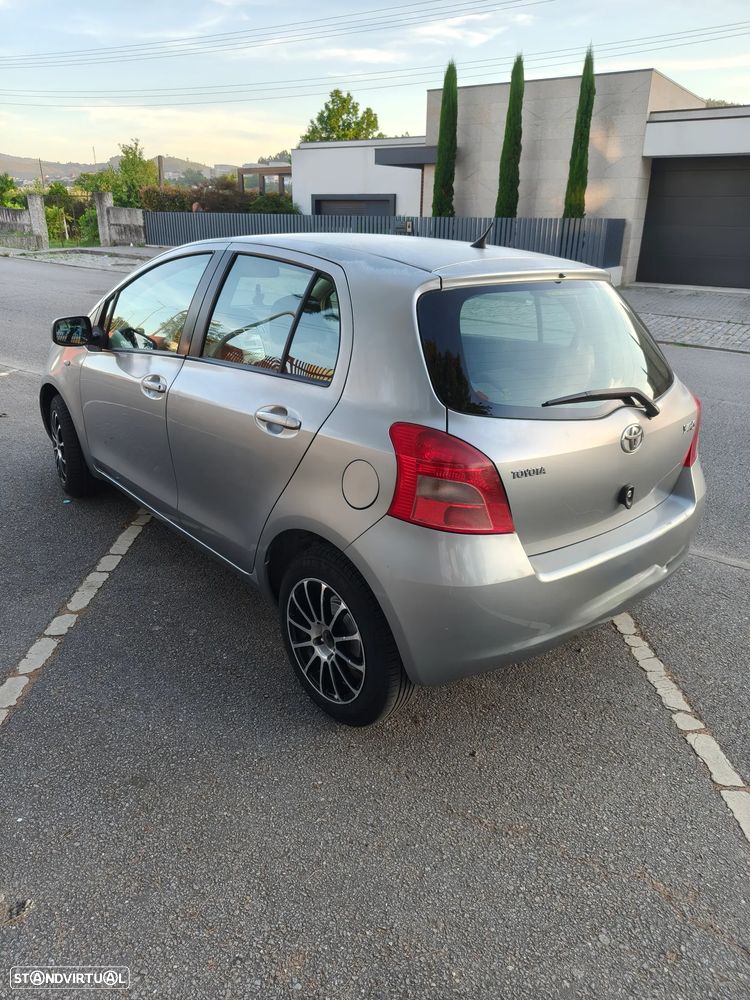Toyota Yaris 1.0 VVT-i AC Manual - 3