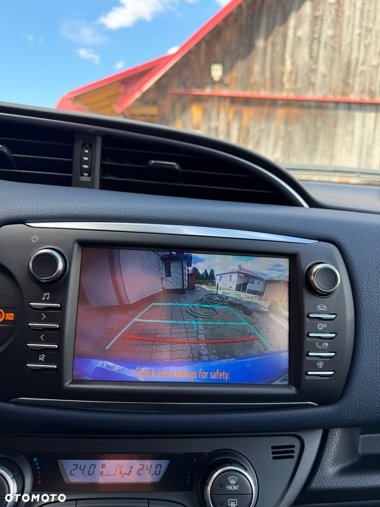 Toyota Yaris Hybrid 100 Selection - 36