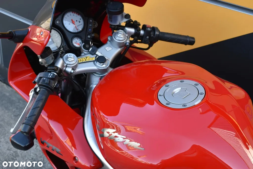 Honda VTR - 11