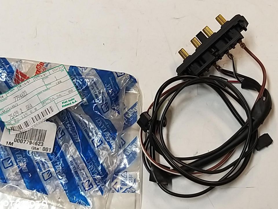 Złącze przewodów drzwi tył bagażnika- wtyczka Fiat  Cinquecento - 1