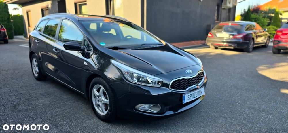 Kia Ceed 1.6 GDI Dream Team Edition - 1