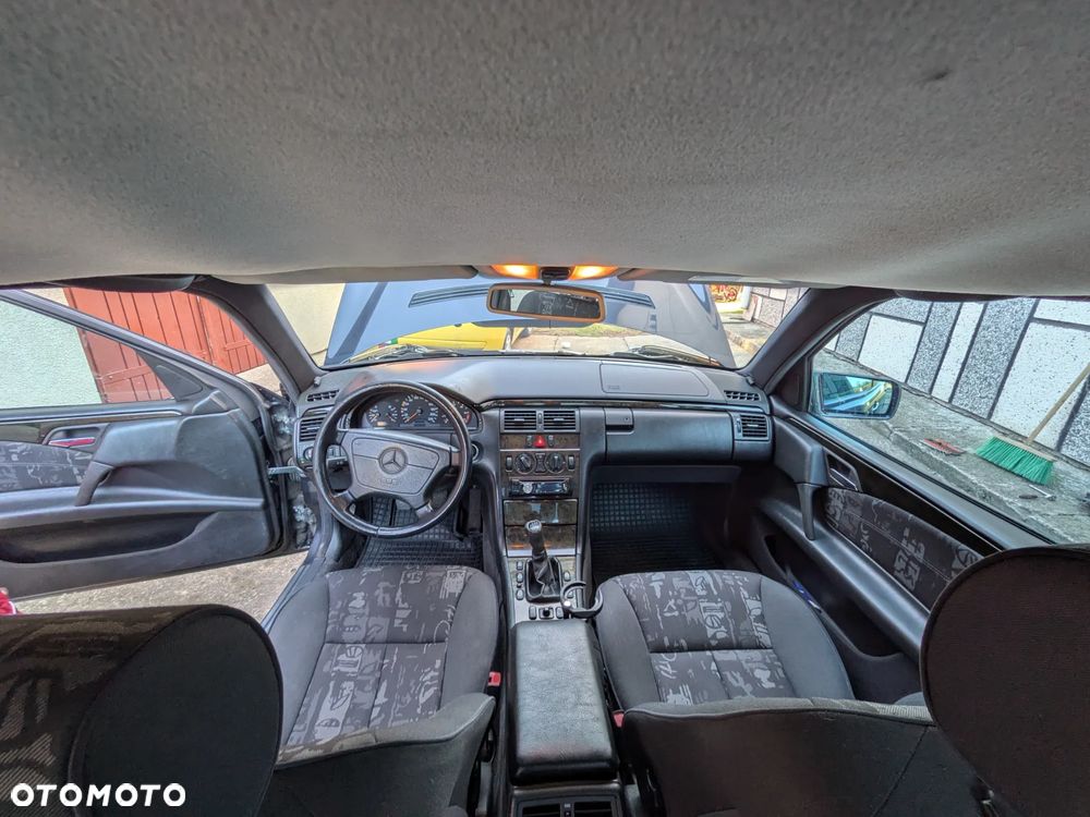 Mercedes-Benz Klasa E 220 D Avantgarde - 12