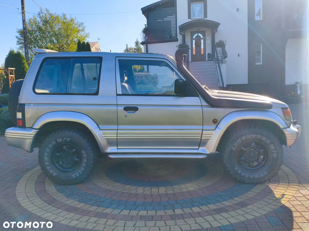 Mitsubishi Pajero - 11