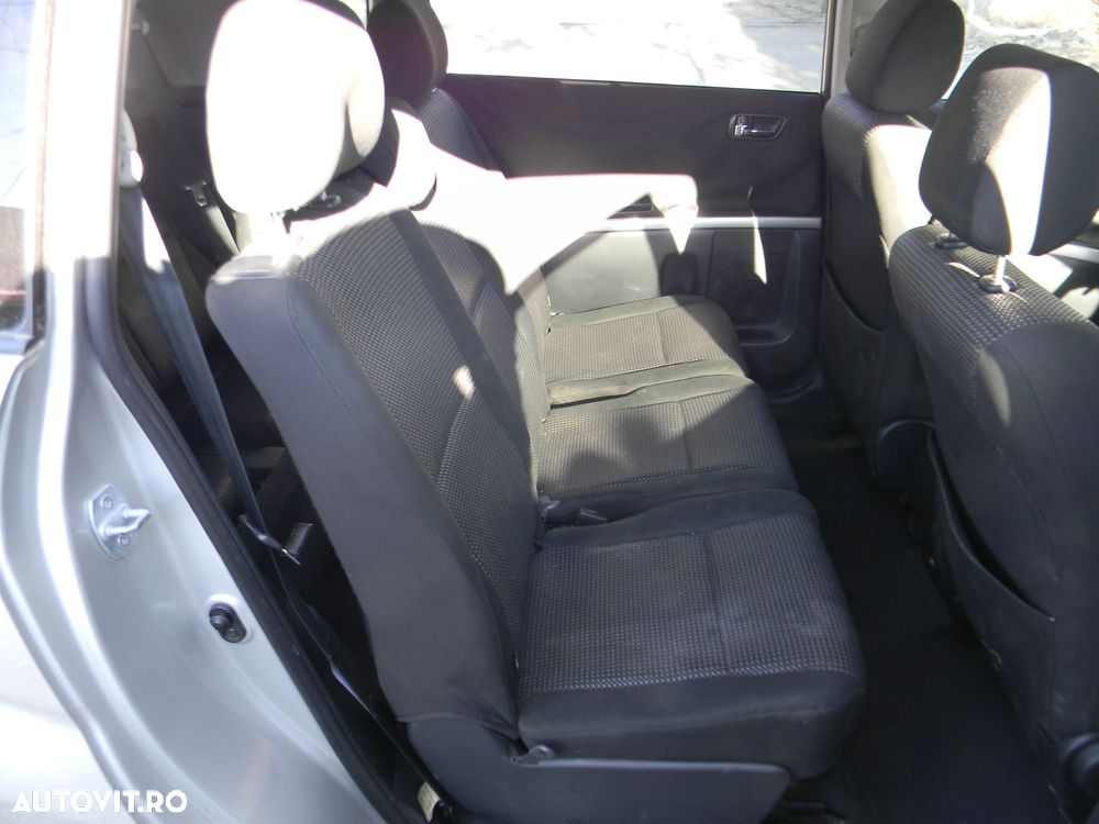 Dezmembrari  Toyota COROLLA verso  2004  > 2009 2.2 D-4D Motorina - 34