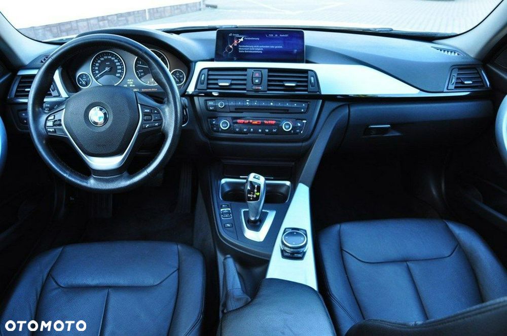 BMW Seria 3 330d xDrive Blue Performance Luxury Line - 31