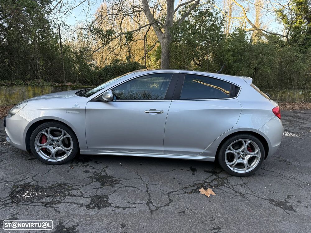 Alfa Romeo Giulietta ver-1750-tbi-quadrifoglio-verde - 8
