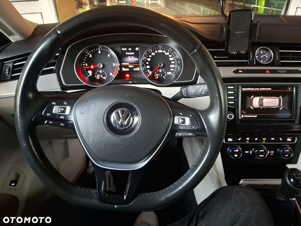 Volkswagen Passat 1.6 TDI (BlueMotion Technology) Comfortline - 15