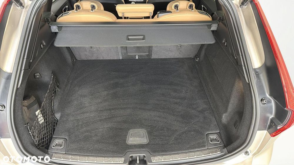 Volvo XC 60 B4 D Plus Dark - 20