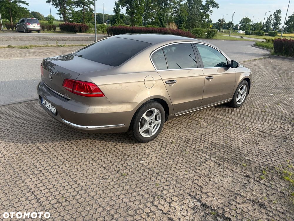 Volkswagen Passat 2.0 TDI Comfortline - 8