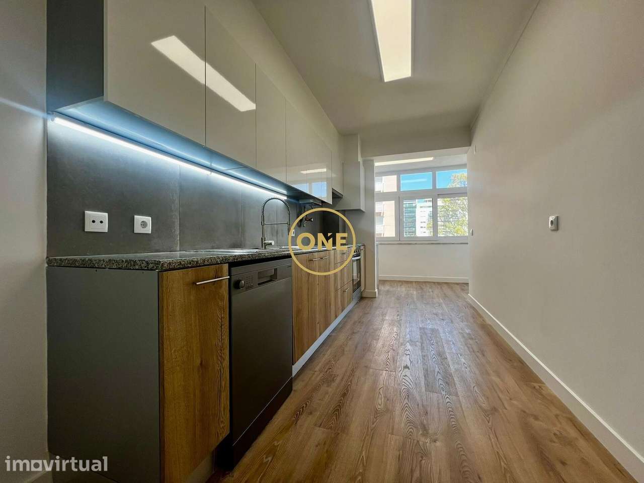 T3 Remodelado com Garagem e Arrecadação nas Laranjeiras - Grande imagem: 5/18