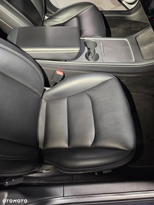 Tesla Model 3 - 24