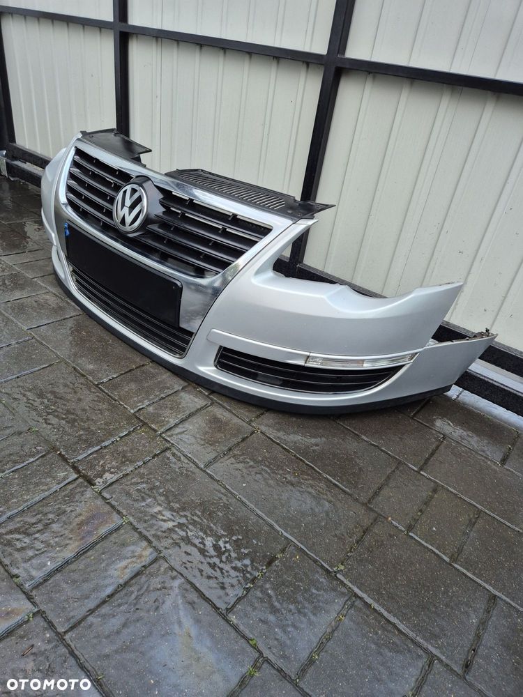 Zderzak przód przedni VW Passat B6 rok 08 kod lak LA7W - 4