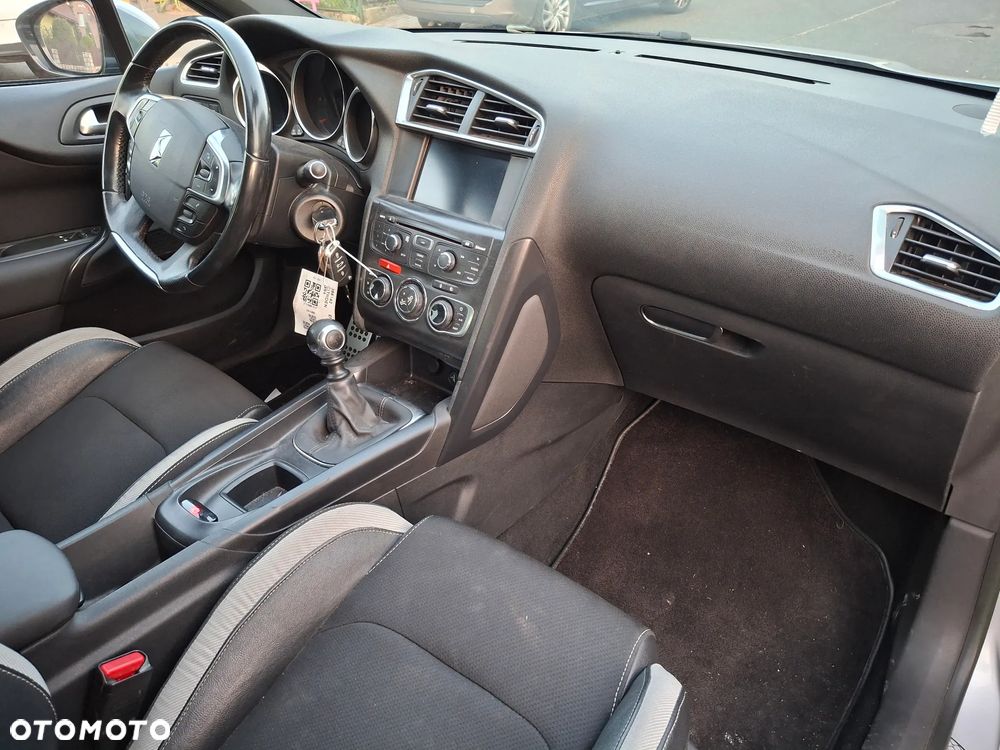Citroën DS4 HDi 115 SoChic - 12