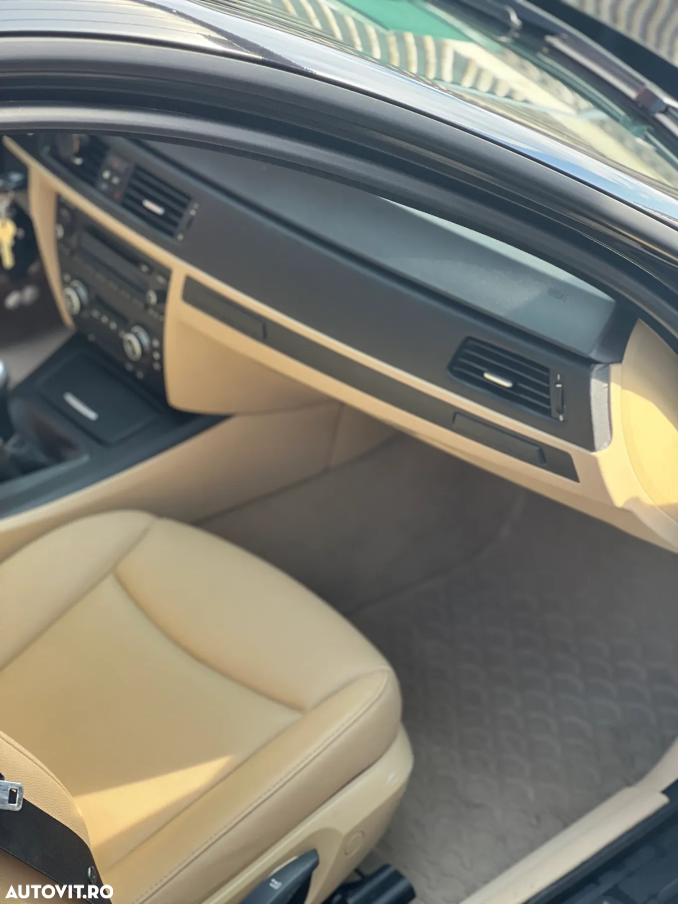 BMW Seria 3 318i Touring - 23