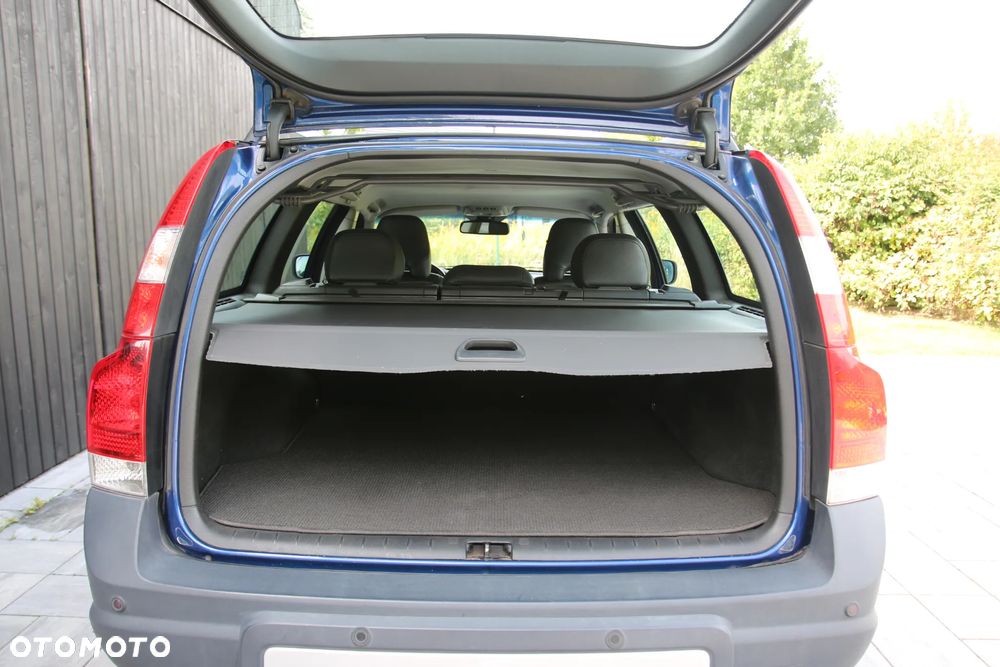 Volvo XC 70 2.4D5 AWD Ocean Race - 6