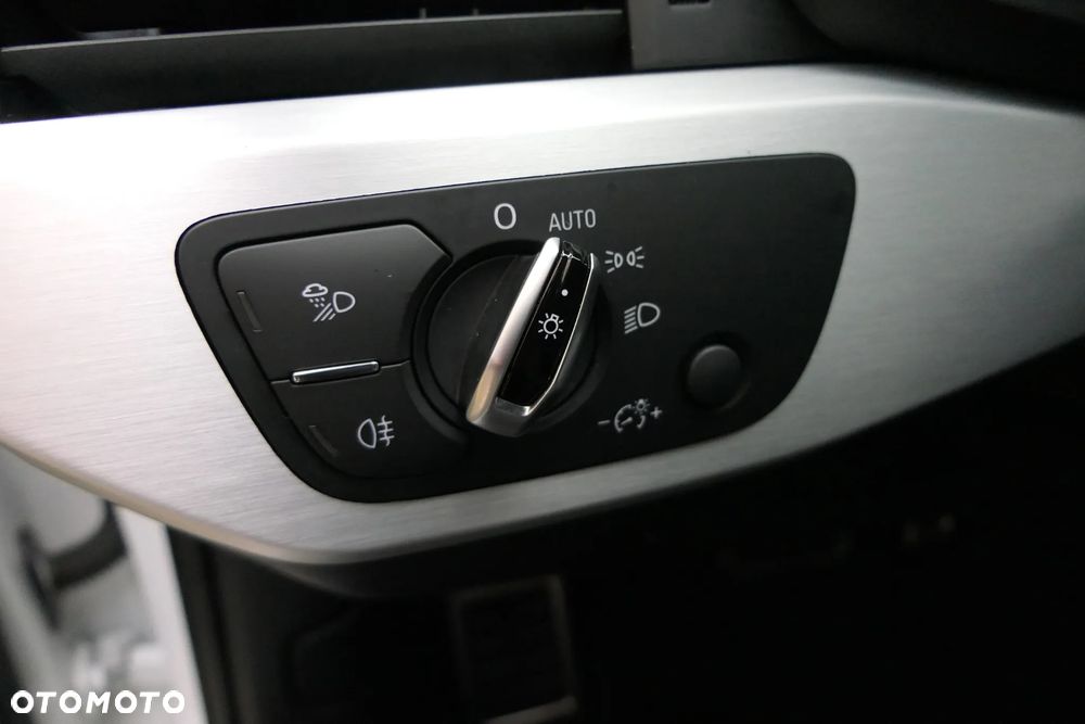 Audi A4 Avant 2.0 TDI DPF multitronic S line Sportpaket - 32