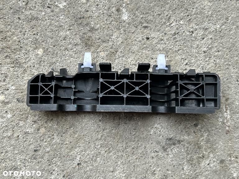 Ślizg zderzaka prawy przód OE 86514C8000 HYUNDAI i20 2014-2020