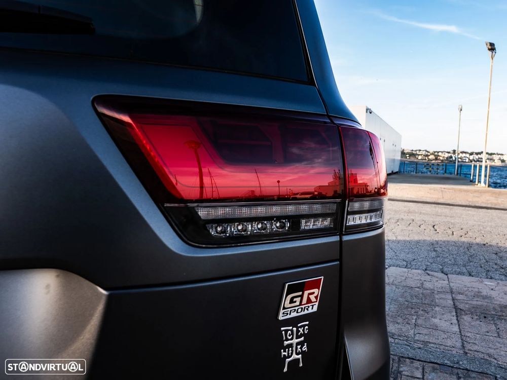 Toyota Land Cruiser - 40