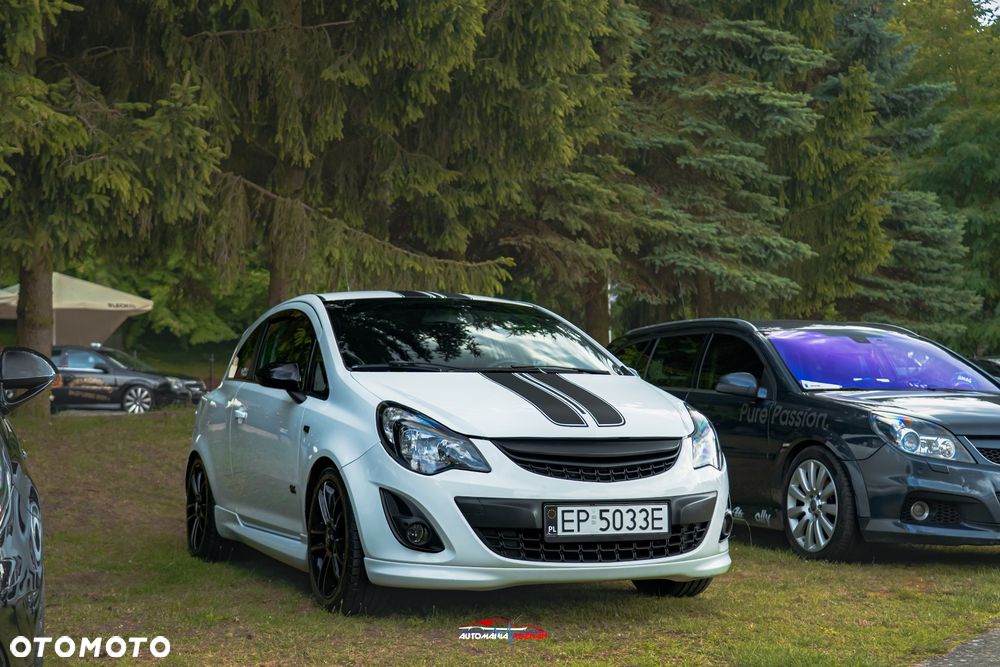 Opel Corsa 1.4 16V Color Edition - 1