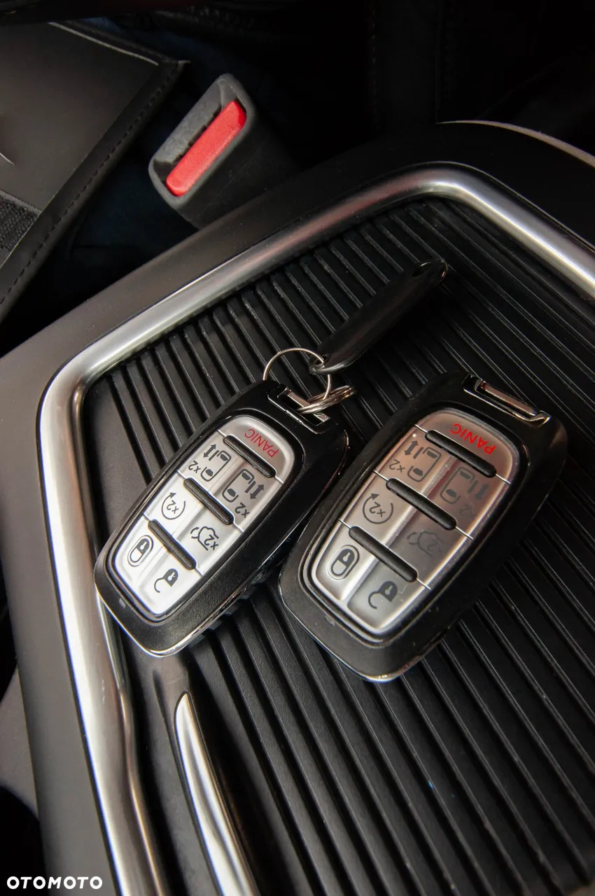 Chrysler Pacifica - 22