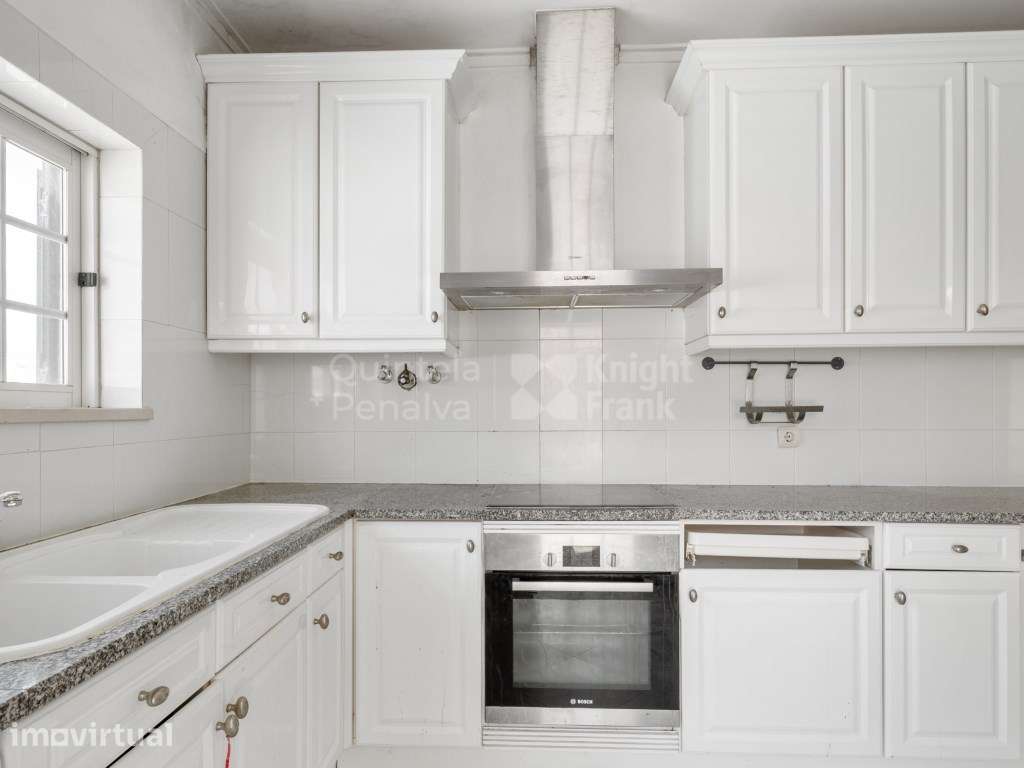 Moradia T5 com 238 m2 e terreno de 330 m2, no Cobre, Cascais - Grande imagem: 5/26