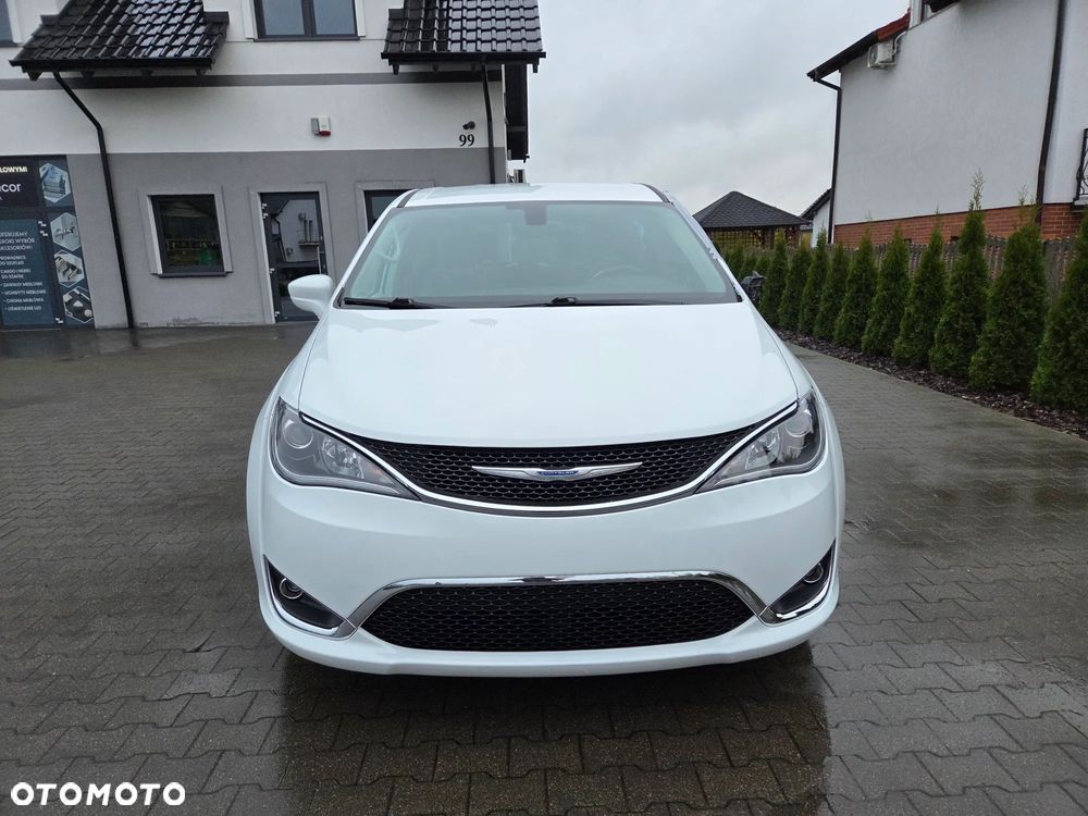 Chrysler Pacifica - 2