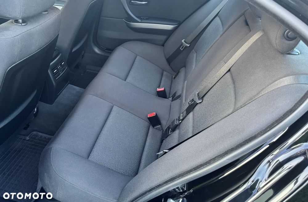 BMW Seria 3 318i Edition Sport - 10