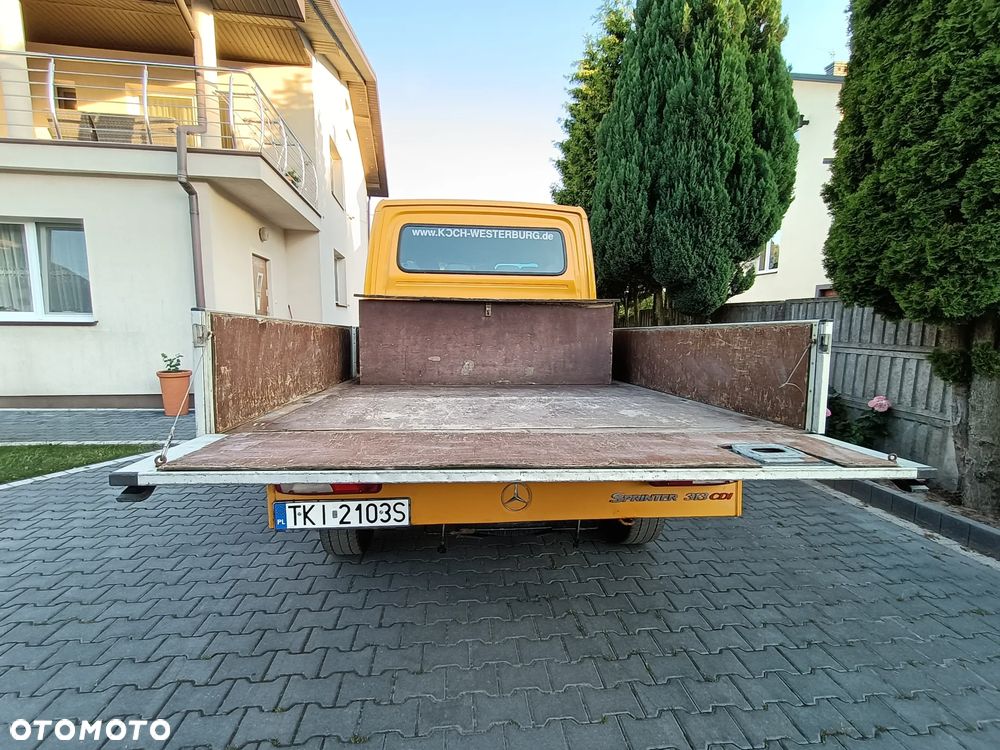 Mercedes-Benz 313 - 6
