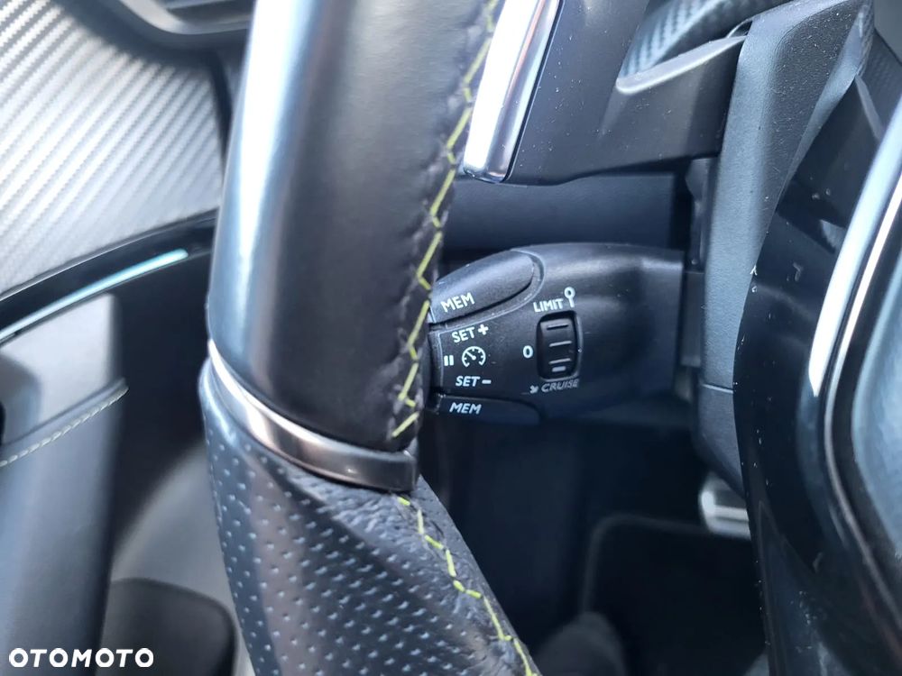 Peugeot 2008 PureTech 130 EAT8 GT - 34