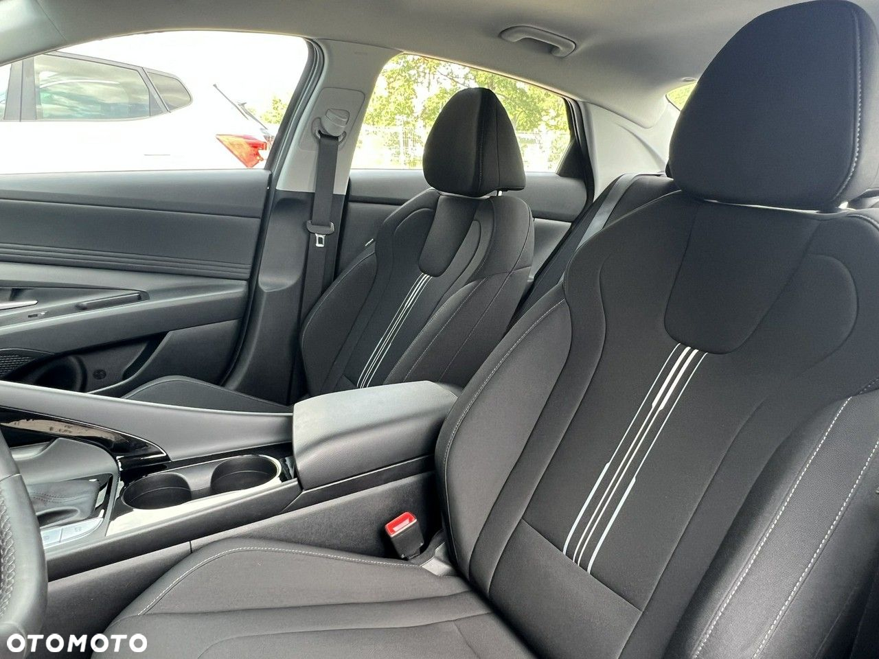 Hyundai Elantra - 10