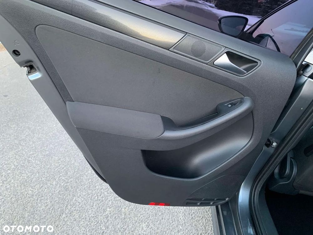 Volkswagen Jetta 1.6 TDI DSG Highline - 16