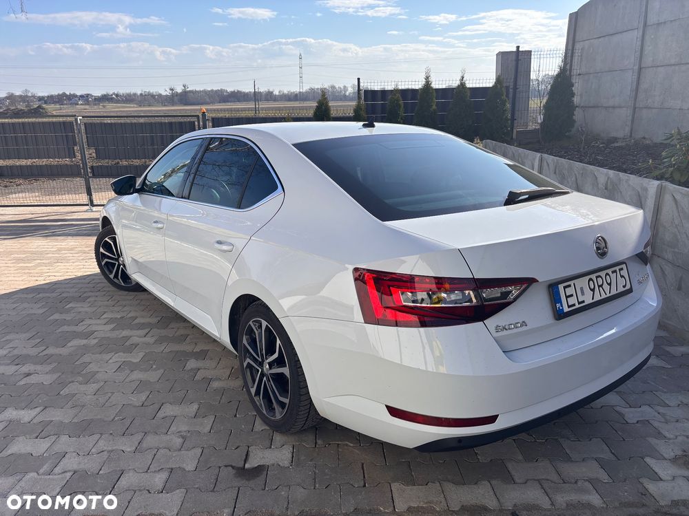 Skoda Superb 2.0 TDI SCR Style DSG - 4