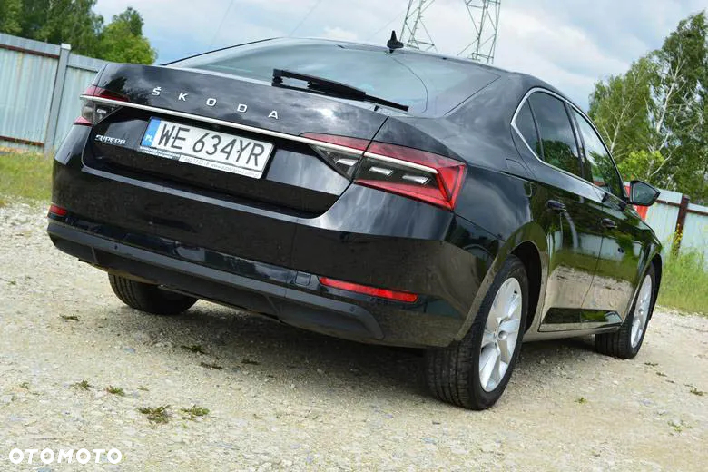 Skoda Superb 2.0 TDI SCR Style DSG - 4