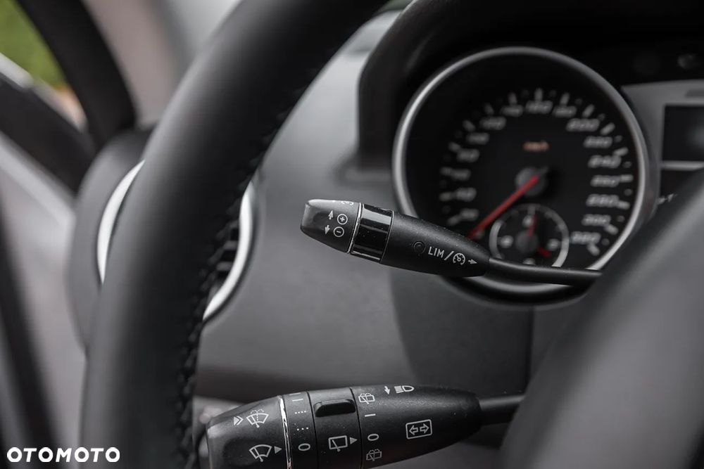 Mercedes-Benz ML 63 AMG 4Matic 7G-TRONIC 10th Anniversary - 16