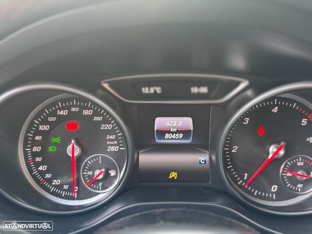 Mercedes-Benz CLA 180 d Shooting Brake AMG Line - 13