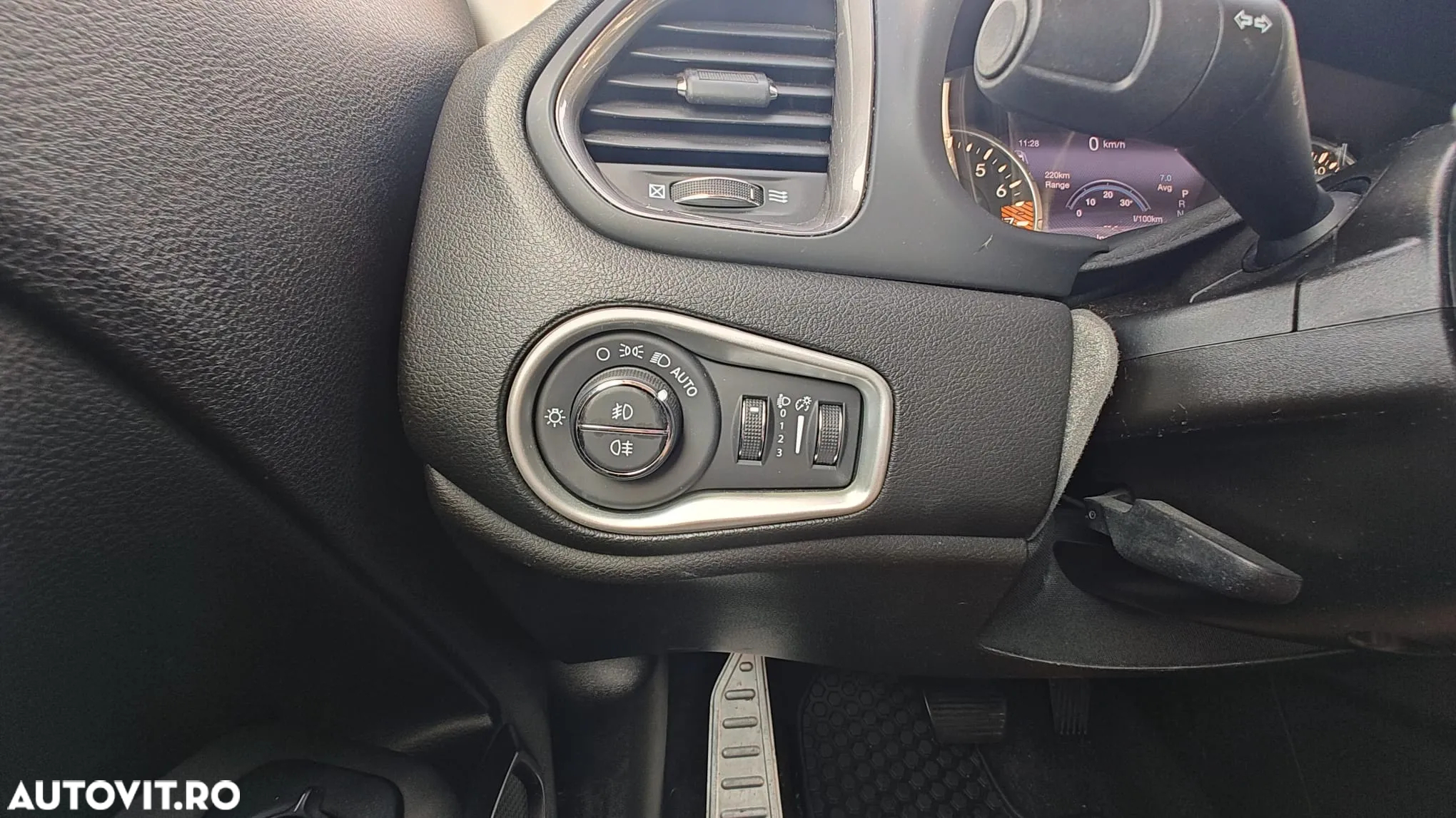 Jeep Renegade 1.3 Turbo 4x2 DDCT6 Limited - 10